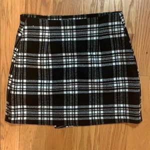 abercrombie and fitch black and white plaid skirt